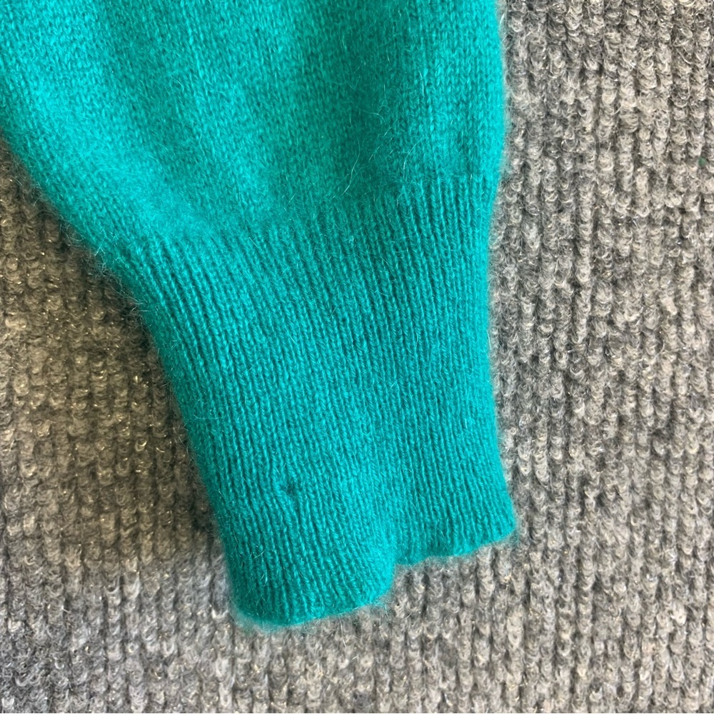 100% Cashmere Turtleneck Sweater - Picture 6 of 6